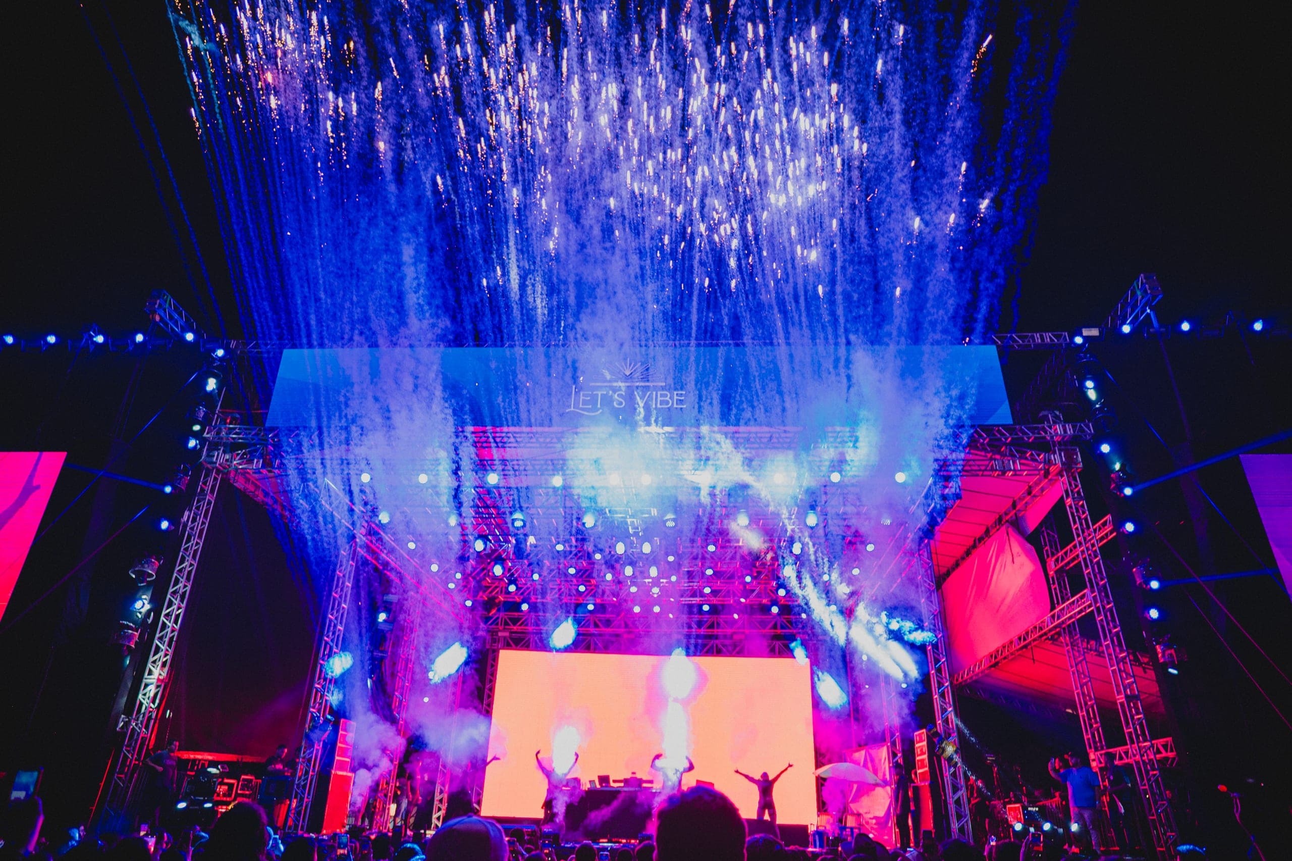 Grande queima de fogos em festival